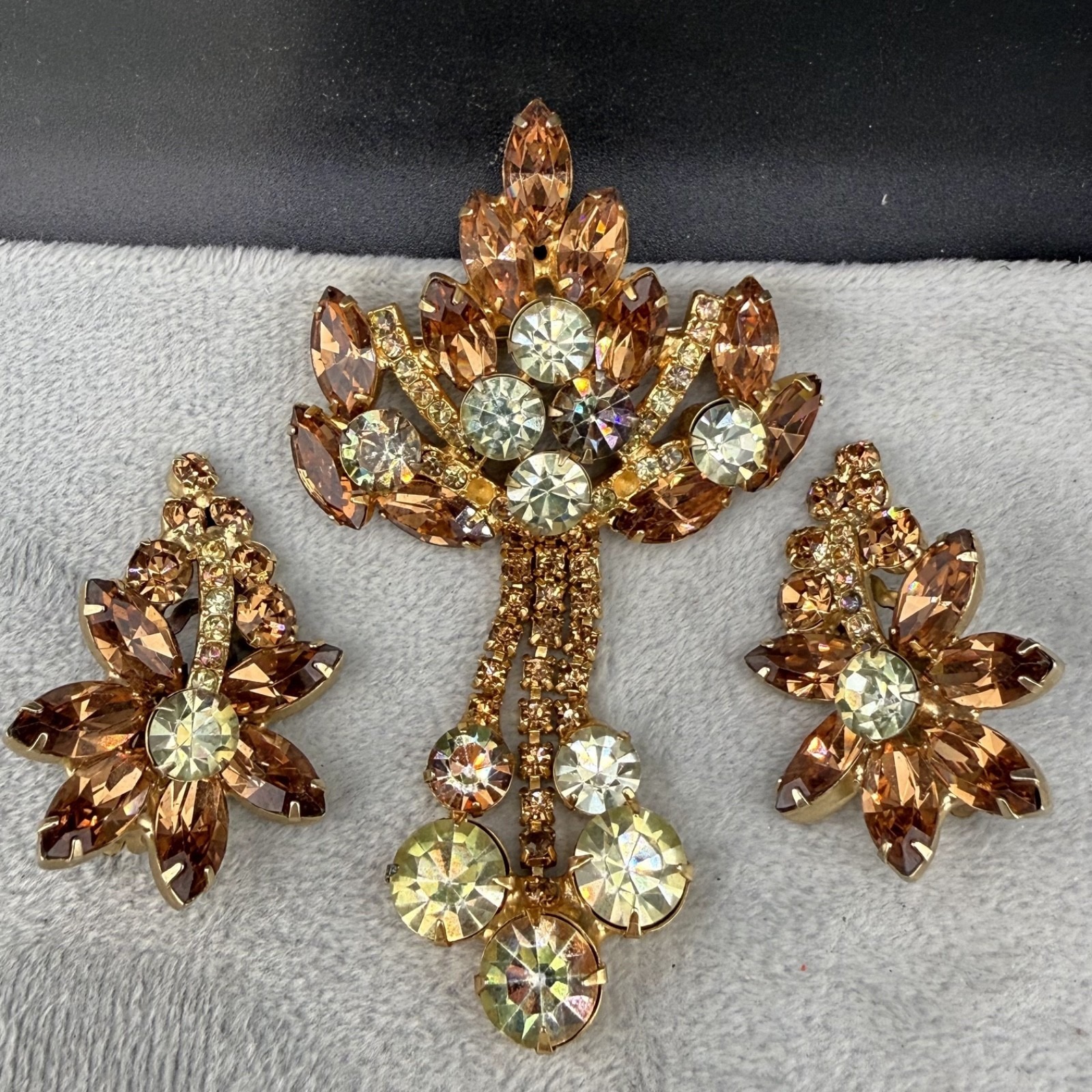 Vintage Juliana Rhinestone Brooch Clip On Earrings Set Gold Tone Brown Read